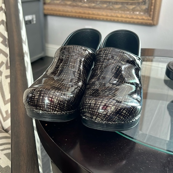 Dansko professional Clogs size 42 lightly used - Picture 1 of 7